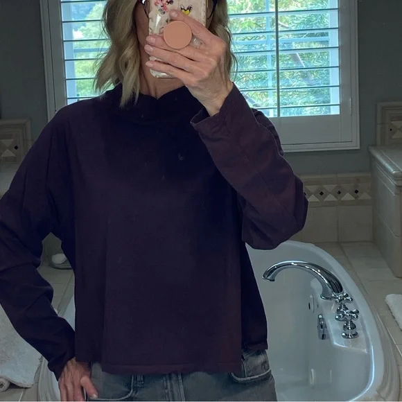 We The Free mocked neck cropped long sleeve shirts. White and Burgundy together - Picture 6 of 7